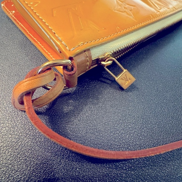 AUTHENTIC Vintage LV Vernis Lexington Monogrammed Pouchette - Picture 9 of 13